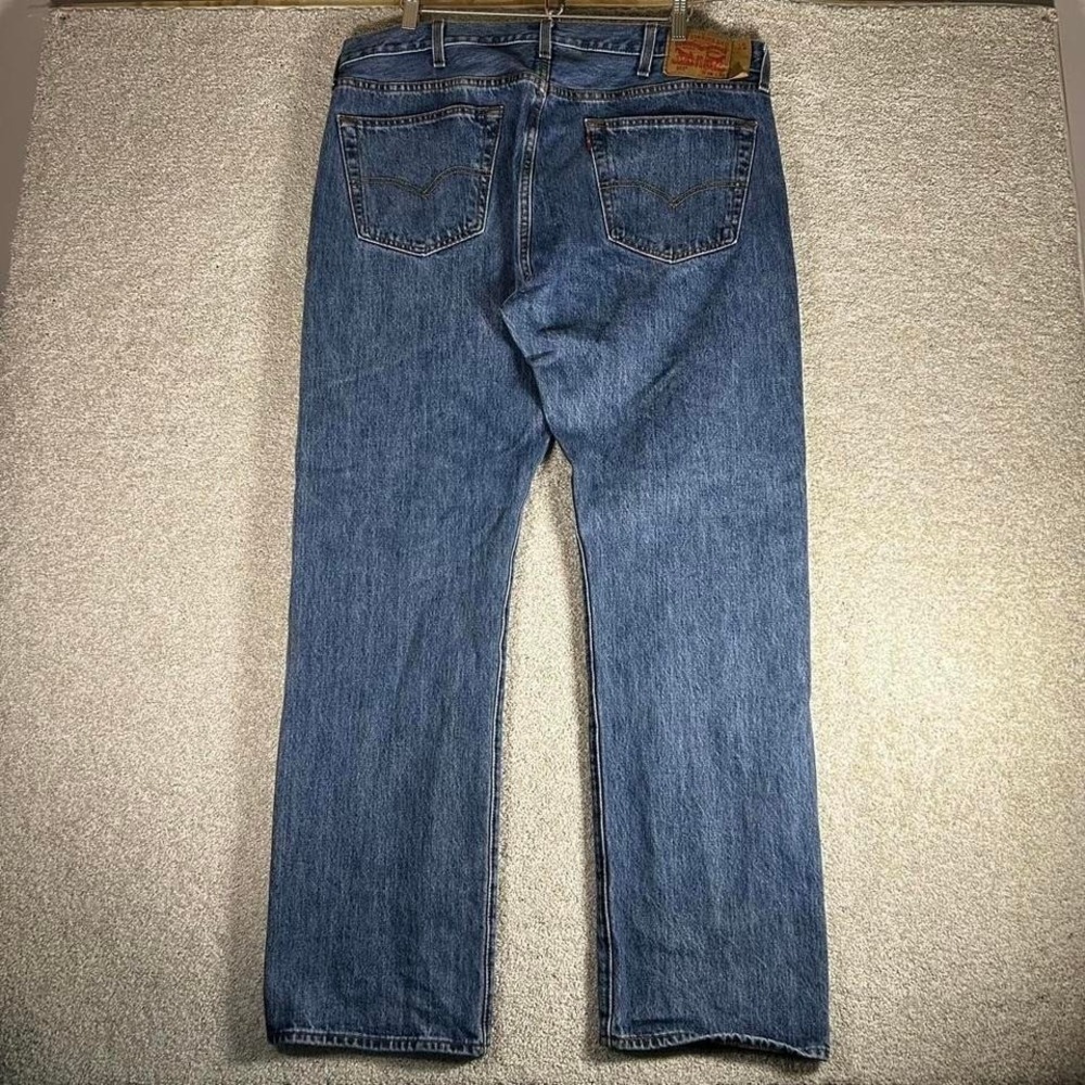 Vintage 2000s men's Levi's 501 straight leg light wash denim jeans pants